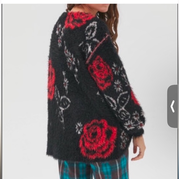 Urban Outfitters Floral Fuzzy Buttoned Hi-Low oversized Sweater Cardigan Sz.XS - Picture 2 of 14